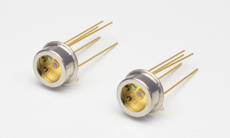 InAsSb photovoltaic detectors with preamp